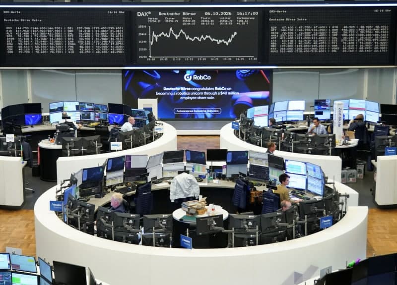 프랑스 국채 금리 5% 돌파…유로존 재정 위기 공포 확산