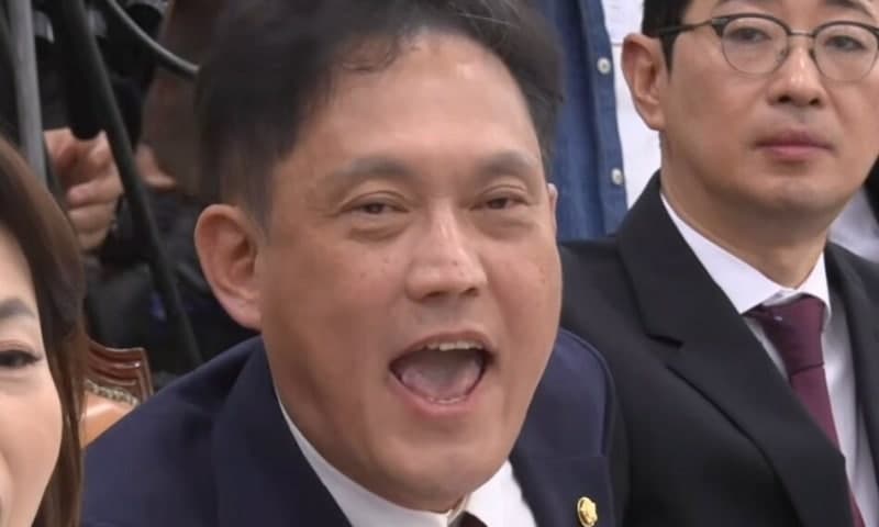 “부엉이바위” 언급한 김태규 의원…여야, 제명 촉구와 위원장 사퇴로 정면충돌