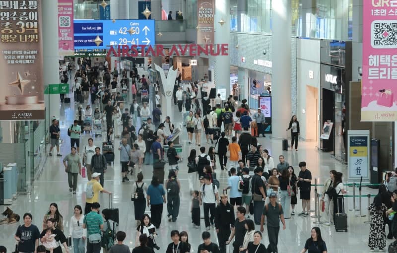 24년 동결 깬다…인천공항, 국제선 이용료 5천 원 인상 추진