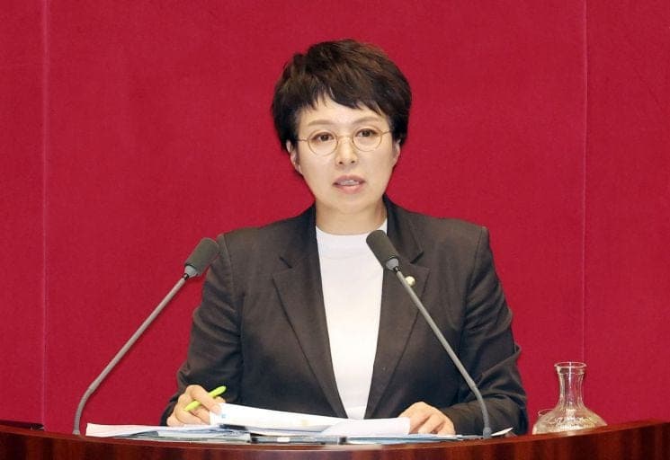 김은혜 '文정부, 부동산 비판 전문가 19명 불법 사찰' 문건 공개