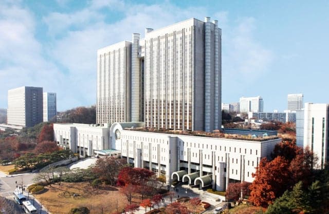 제자 강제추행한 사립대 법대 교수, 징역 1년 6개월 선고받고 법정구속