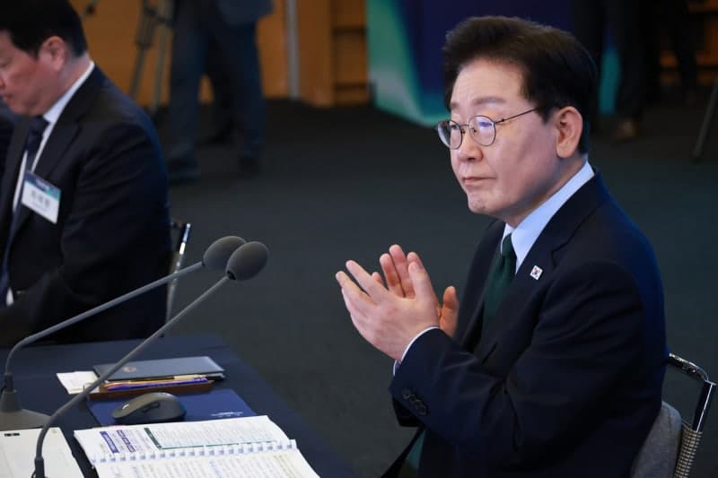 이재명 대통령, 극초음속 활공비행체 첫 시험발사 참관…“자주국방 전략자산”