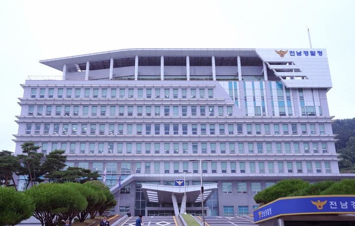 탯줄 단 신생아 아파트 화단에 버린 20대 미혼모 구속 송치