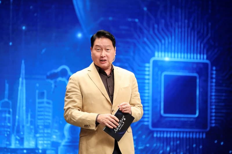 최태원 SK 회장, EBS '위대한 수업'서 AI 시대 생존 전략 제시