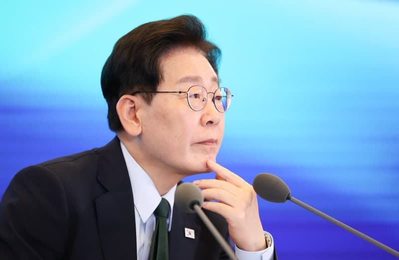 이재명 대통령, 안흥포구 방문해 민생 현장 목소리 청취