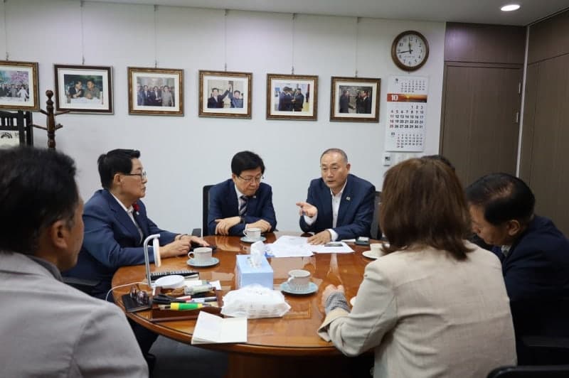김원이·박지원 의원, 교육부에 "전남 국립의대 후보대학 재심사해야"