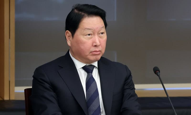 최태원 SK그룹 회장, 호남 반도체 클러스터 예정지 광주 군공항 첫 방문