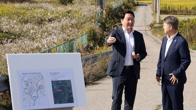 "건설비 아낄 생각 없다"…광주 찾은 최태원, 반도체 팹 조기 착공 선언
