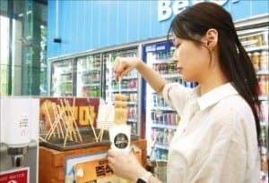 갑작스러운 추위에 편의점 핫팩·군고구마 매출 급증