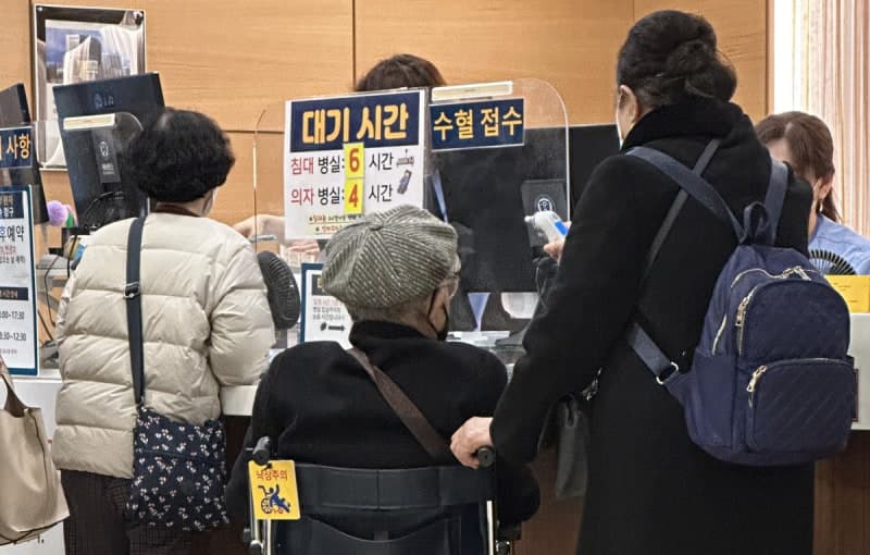 연간 외래진료 100회 넘는 환자 56만 명…건보 재정 부담 가중