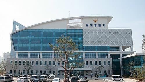 지게차 흔들어 직원 추락시킨 식자재 업체 대표 송치