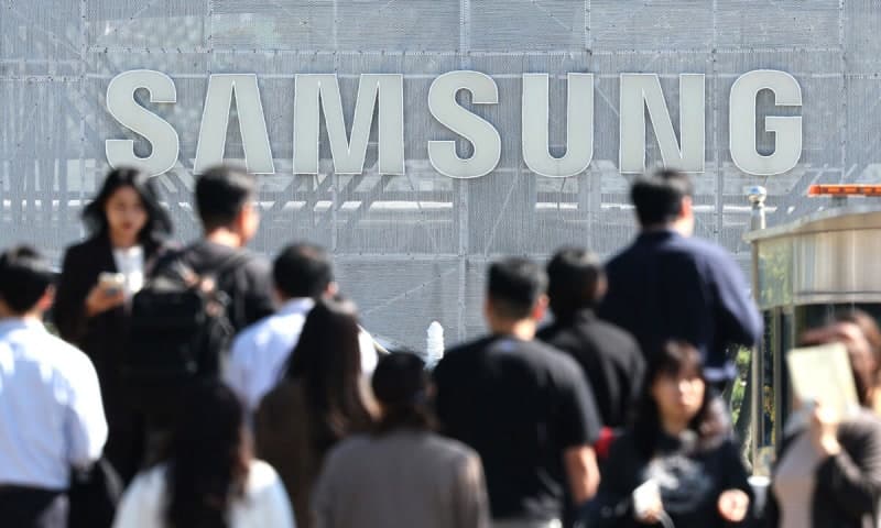 사상 최대 실적 낸 삼성전자, 주가는 왜 떨어질까…PER 4배의 역설