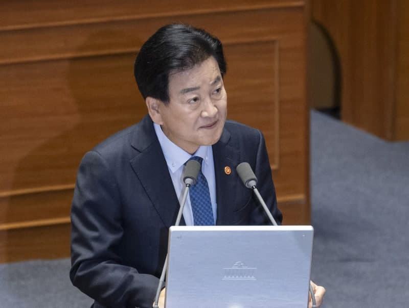 北에 반박 칼자루 쥐여준 정동영 장관, 정치권 경질론 확산
