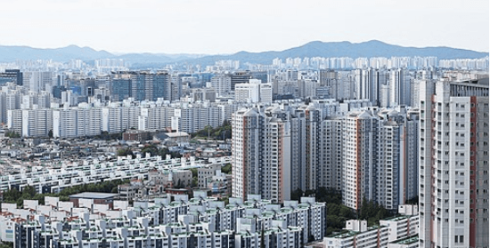 10·15 대책 1년, 규제가 낳은 '중저가 잔혹사'…성북 16% 오를 때 강남은 주춤