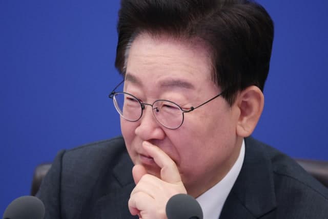 이재명 대통령, SNS 비판에 정면돌파…노무현·박원순 언급하며 소통 지속 선언