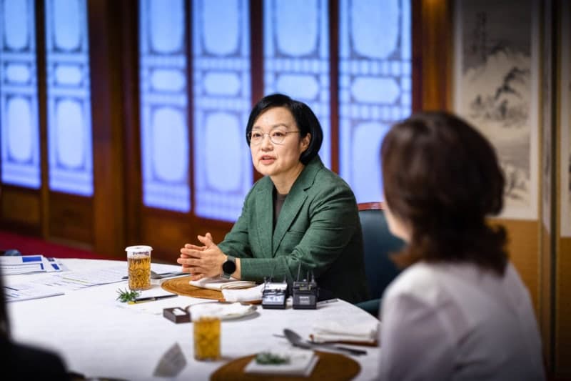 한성숙 총리, 공공임대·사회주택 전문가와 주거 안정 방안 논의