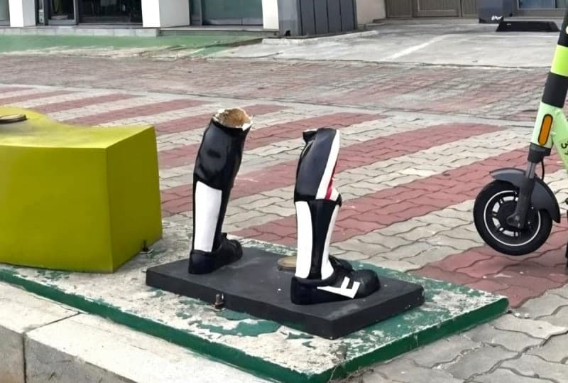 광주 용봉동 김성한 전 해태 선수 조형물 또 파손…경찰 수사 착수