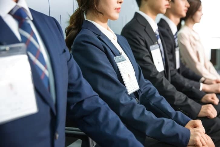 채용시장 판도 바꿨다…'클로드·챗GPT' 툴 명시 공고 170% 급증