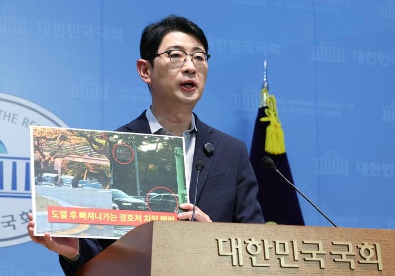"대통령도 사람인데"…박지원, 이재명 골프 논란에 "휴일 골프 시비 말라"