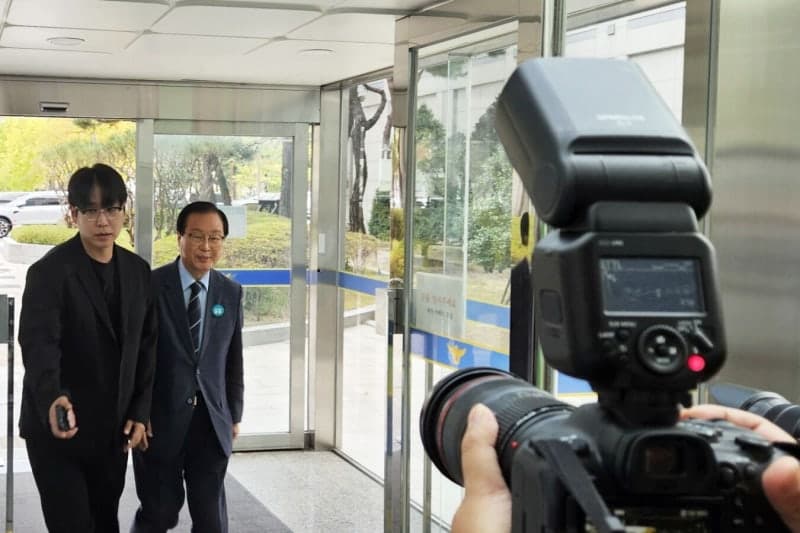 유희태 완주군수 경찰 소환…수의계약 대가로 여론조사 지지 의혹