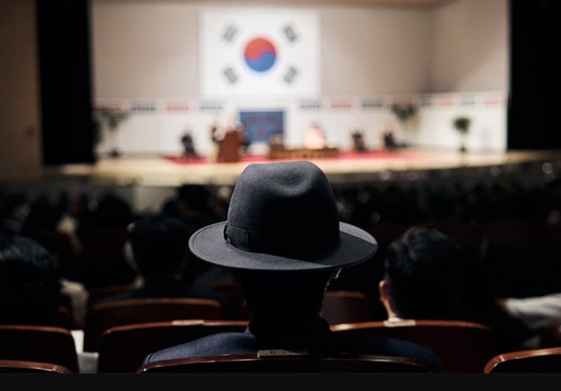 역사 왜곡 논란과 정치권 공세 뚫고 '암살자(들)' 300만 돌파