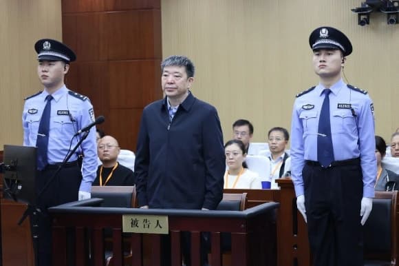 코로나19 초기 대응 논란 저우셴왕 전 우한시장, 121억 뇌물 수수로 징역 14년 선고