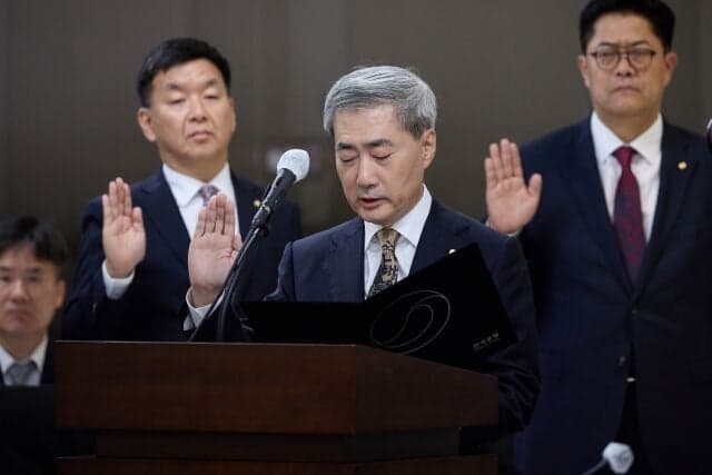 신현송 한은 총재 "금리 추가 인상 검토"…통화·재정 '엇박자' 국감 공방