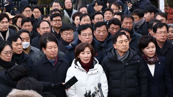 "윤석열 체포 방해" 혐의 국민의힘 의원들, 첫 재판서 "공소사실 부인"
