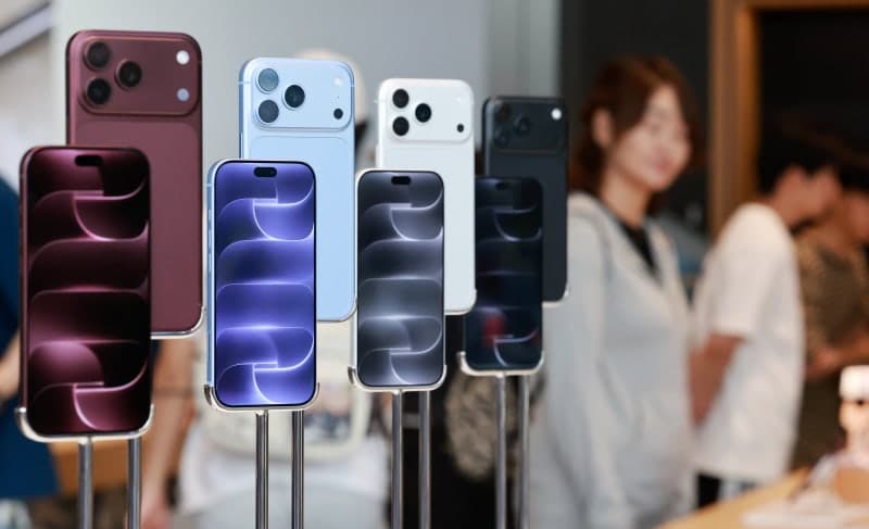 AI 메모리 공습에 스마트폰 시장 14년 만에 최악…저가폰 전멸 위기