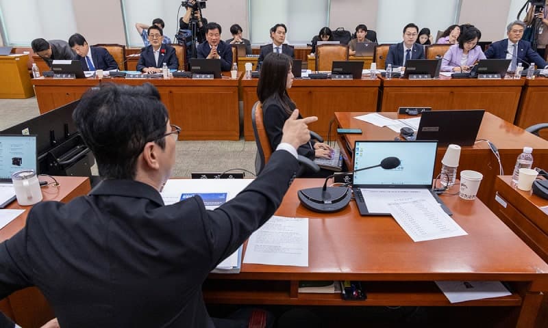 헌재 국감서 격돌한 여야…조희대 탄핵론과 김상환 소장 공방