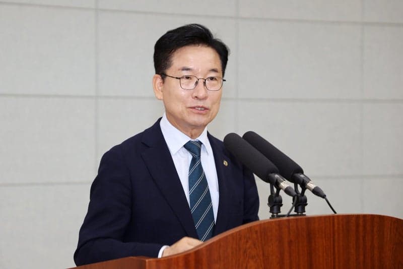 윤건영 충북교육감, 선거구민 식사 접대 혐의로 불구속 송치