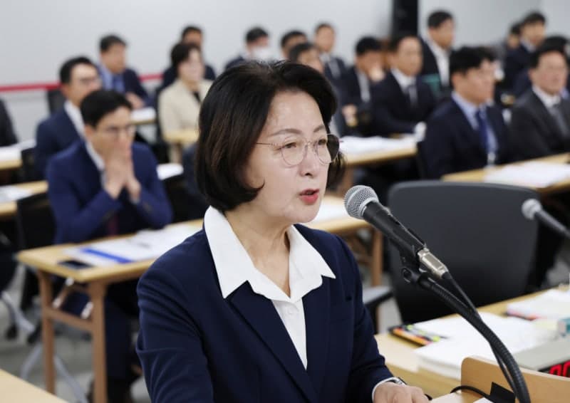 국감장 선 추미애, '재정 비상' 선언에 같은 당 의원들 십자포화