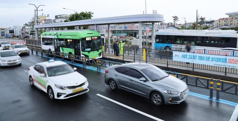 제주 BRT 섬식정류장·양문형버스 추가 도입 중단…11월 개선안 마련
