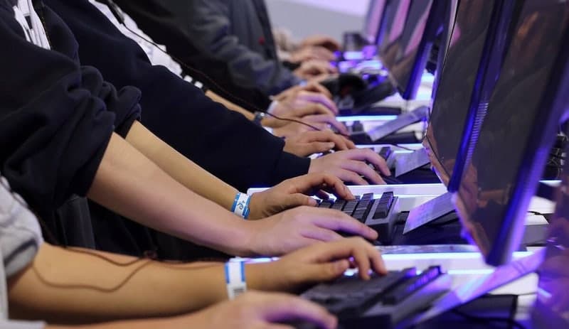 온라인 게임서 만난 여성에 400여 차례 연락…스토킹 20대 징역형 집행유예
