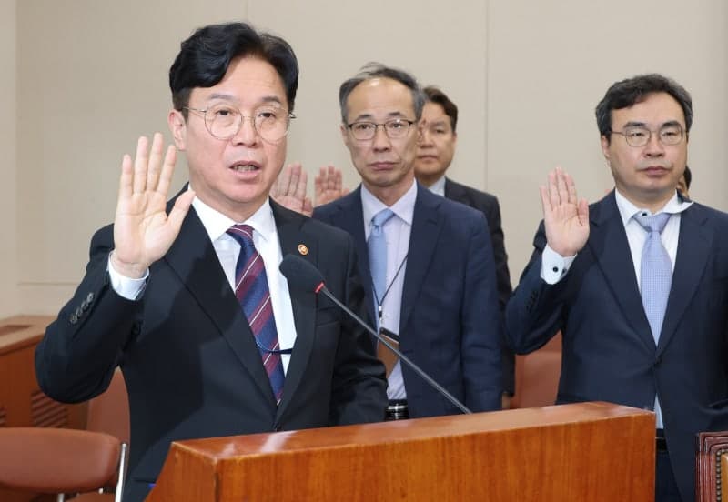 김영훈 노동장관 "메가특구 노동특례, 결과 정해두지 않고 대화로 풀 것"