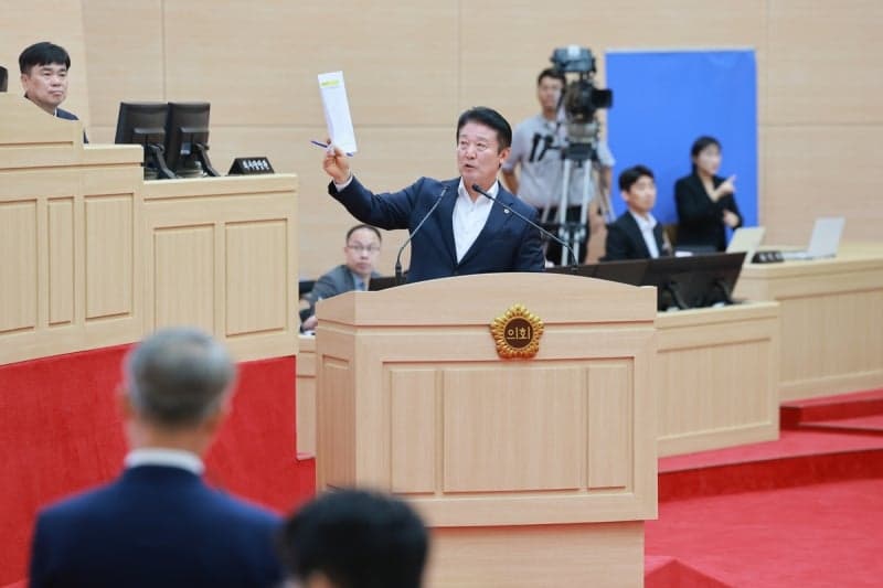 150억 특교금 회유 논란…민형배 시장-시의회 조직개편안 '야합' 공방