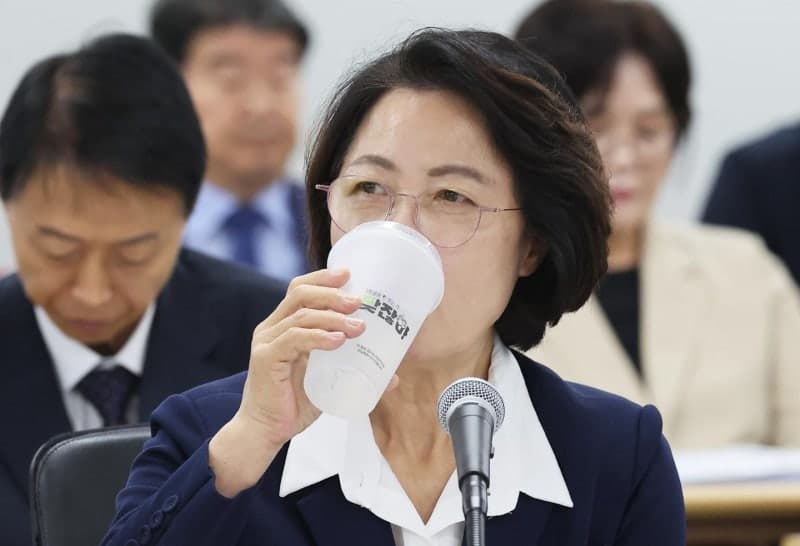 박상웅 "중앙정치 몰두" vs 추미애 "도정 소홀함 없다"