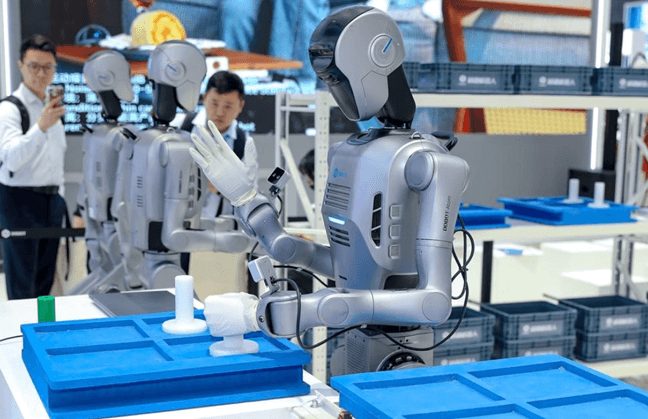 상하이, 2028년까지 휴머노이드 8천 대 배치…스마트 제조 대전환