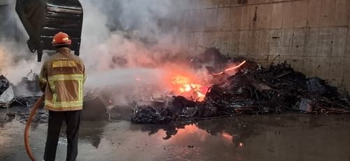 경남 창원 철강공장 창고 화재 52시간 만에 초진 완료