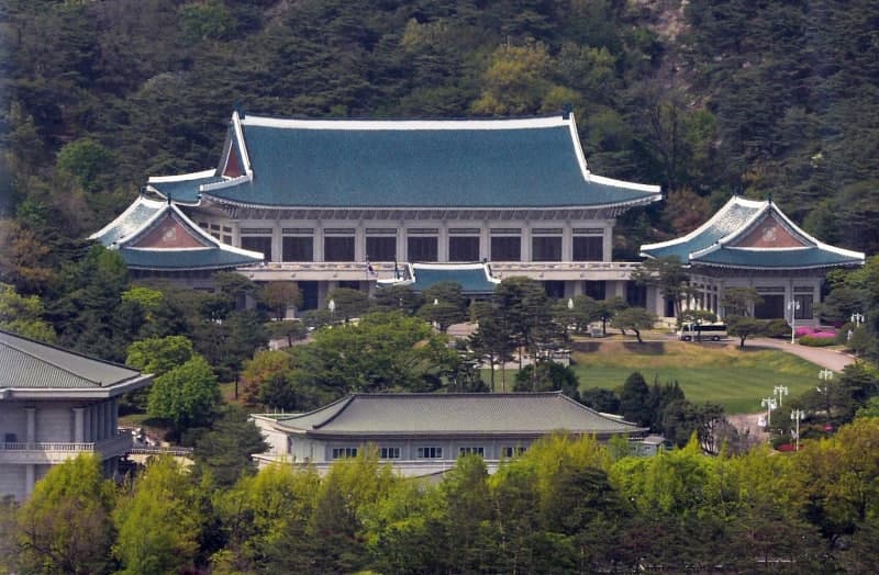 청와대, '무책임한 극단주의' 해법 찾는다…황현희·박진영 출연