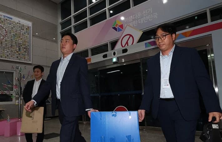 선관위 50억대 투표용품 입찰 비리 의혹…특검, 강제수사 착수