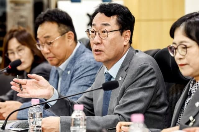 정명근 화성시장-권칠승 의원, 당정협의회 열고 지역 현안 10여 건 논의