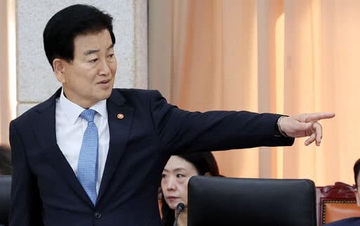 정동영 통일부 장관, '北에 27세 딸 있다'는 가짜뉴스에 법적 대응 예고