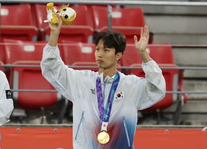 아시안게임 금메달 주역 엄지성, 잉글랜드 프로축구 경기 중 인종차별 피해