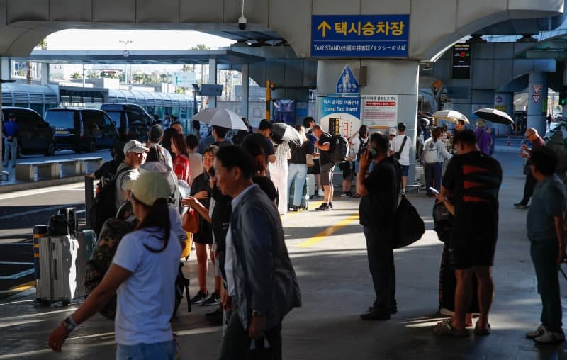 제주공항 심야 교통난 해소…택시 보상금 인상하고 버스 노선 추가