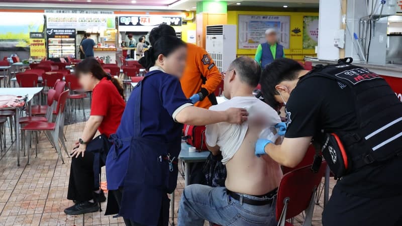 전자발찌 찬 50대, 대낮 도심 상가서 무차별 흉기 난동…8명 사상