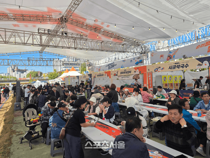 2026 춘천막국수닭갈비축제 개막, 공지천 일대 닷새간의 미식 향연