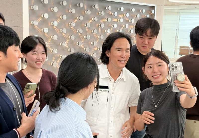 조현범 회장, 젊은 구성원과 소통… '바텀업' 조직문화 혁신 주문