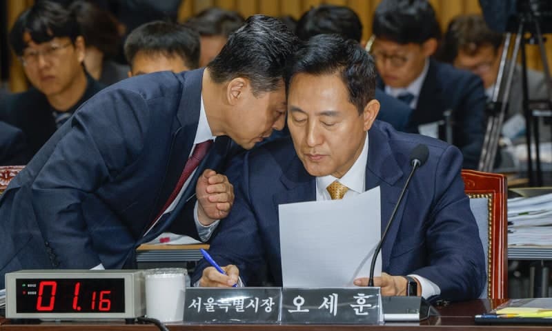 오세훈 "용산공원 주택 공급 반대"…한강버스 리베이트 의혹 공방