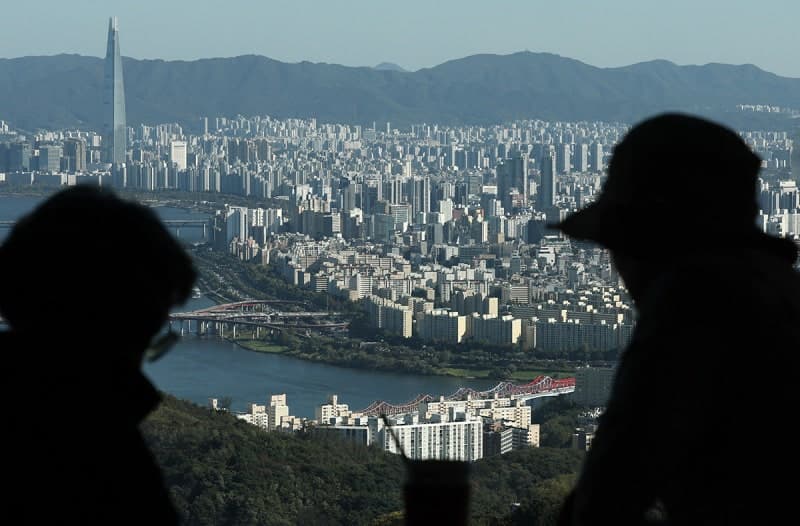 서울 아파트값 88주 연속 상승…강남 내리고 외곽·경기 급등